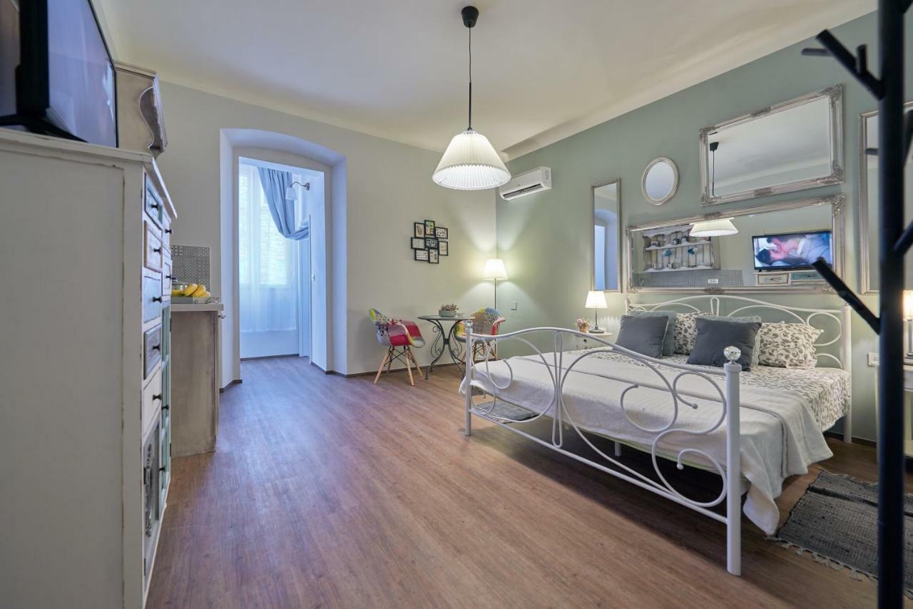 Old City Romanitic Studios 1 With Free Private Parking Pula Exterior foto